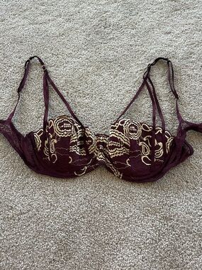 Victoria’s Secret y2k bra Lace Underwire balconette Bra Gold Embroidery vintage
